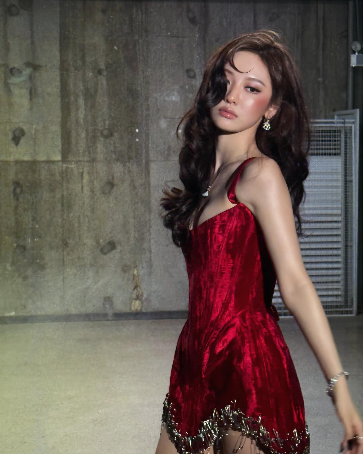 Xuất thân từ Cáp Nhĩ Tân - vùng đất được mệnh danh là "thánh địa mỹ nhân" của Trung Quốc, NingNing sở hữu nhan sắc xinh đẹp, vừa mang vẻ ngọt ngào nhưng vẫn sang chảnh, quyến rũ.