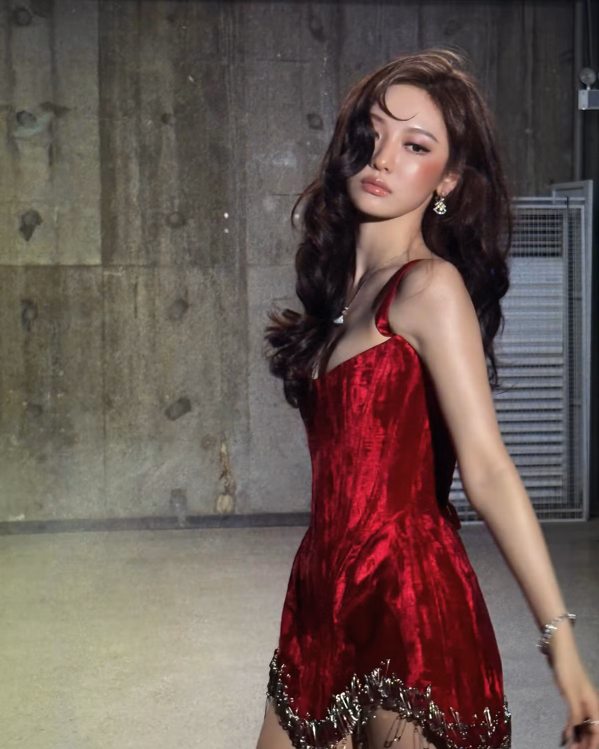 Xuất thân từ Cáp Nhĩ Tân - vùng đất được mệnh danh là "thánh địa mỹ nhân" của Trung Quốc, NingNing sở hữu nhan sắc xinh đẹp, vừa mang vẻ ngọt ngào nhưng vẫn sang chảnh, quyến rũ.