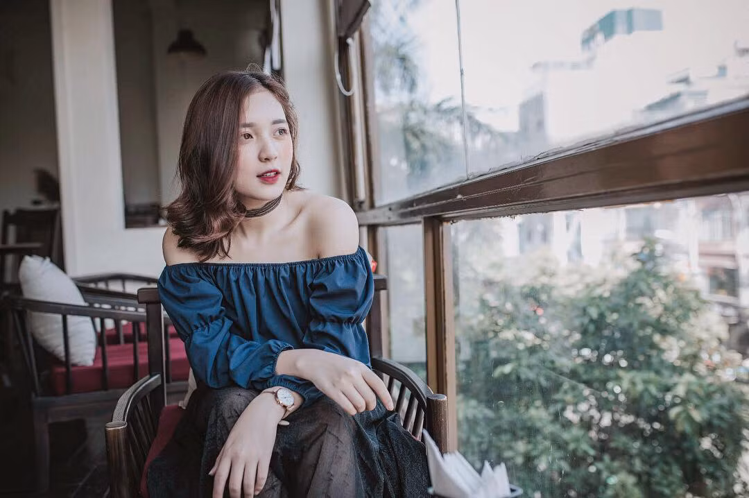 Vũ Phương Thảo sở hữu nhan sắc xinh đẹp. Cô nàng từng là sinh viên của Học viện Báo chí và Tuyên truyền.