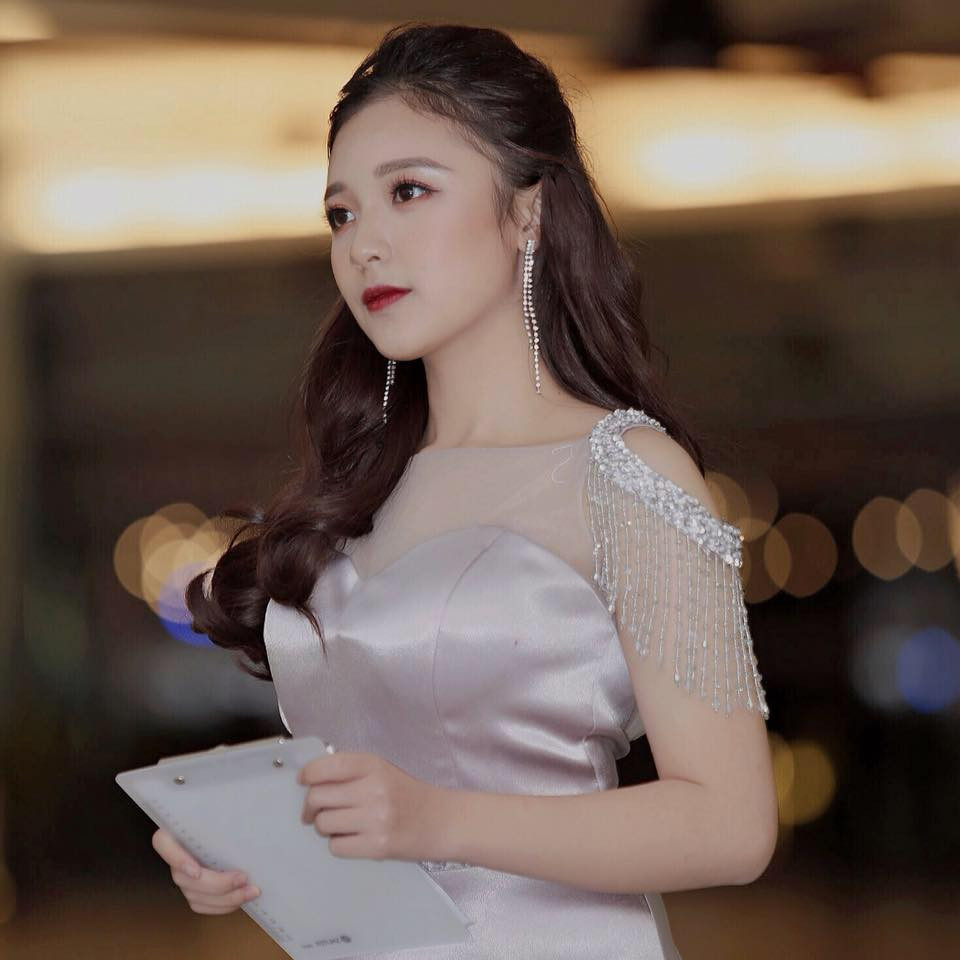 rong giai đoạn Đấu Trường Danh Vọng mùa Xuân 2020 thi đấu Online, Vũ Phương Thảo chính là nàng MC đã dẫn dắt các bản tin Mega News.