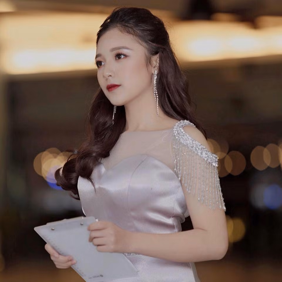 rong giai đoạn Đấu Trường Danh Vọng mùa Xuân 2020 thi đấu Online, Vũ Phương Thảo chính là nàng MC đã dẫn dắt các bản tin Mega News.