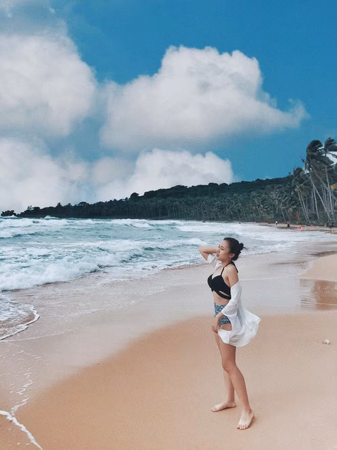 Nói về công việc tại VTV, Vũ Phương Thảo là gương mặt thân quen trên các chương trình trên sóng như Chuyện đêm muộn, Khoảnh khắc yêu thương.