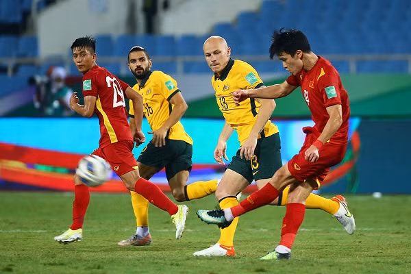 Thay Park chot 32 cau thu, san Lach Tray kho don tuyen Viet Nam