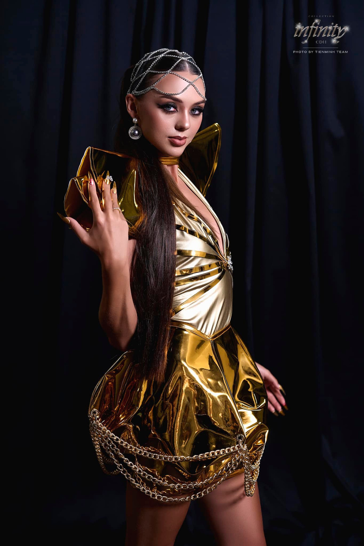 Nhờ danh tiếng là "nửa kia" của nam thủ môn Thanh Hóa, Dianka liên tục được nhiều nhà thiết kế mời tham dự show diễn.