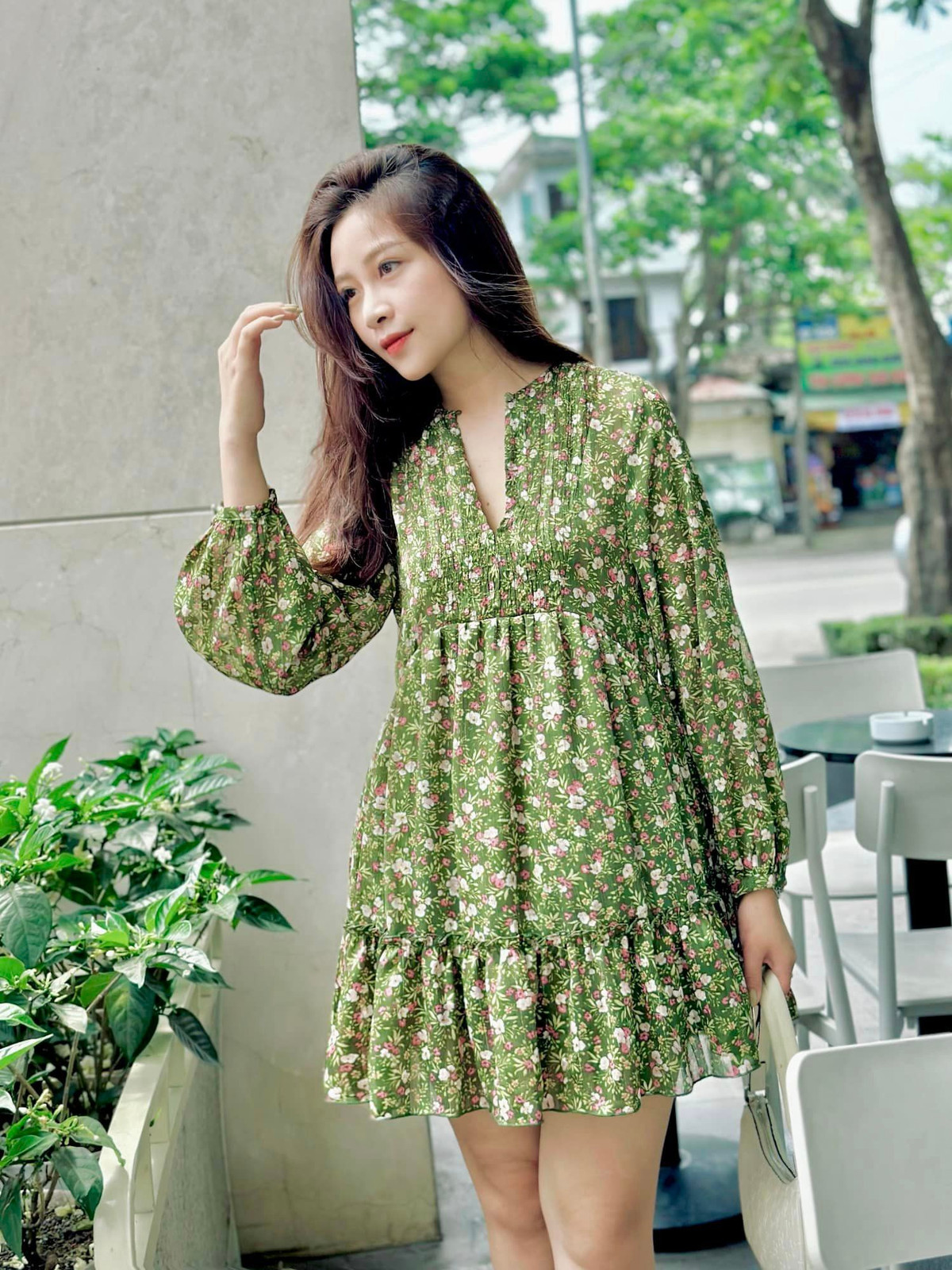 Không chỉ giỏi việc nhà, cách đây không lâu, vợ chồng Văn Đức còn gây bất ngờ khi khai trương khách sạn 5 tầng ở Cửa Lò, Nghệ An. Một bước đi đầy táo bạo và được nhiều đồng đội ở CLB cũng như ĐTQG ủng hộ.