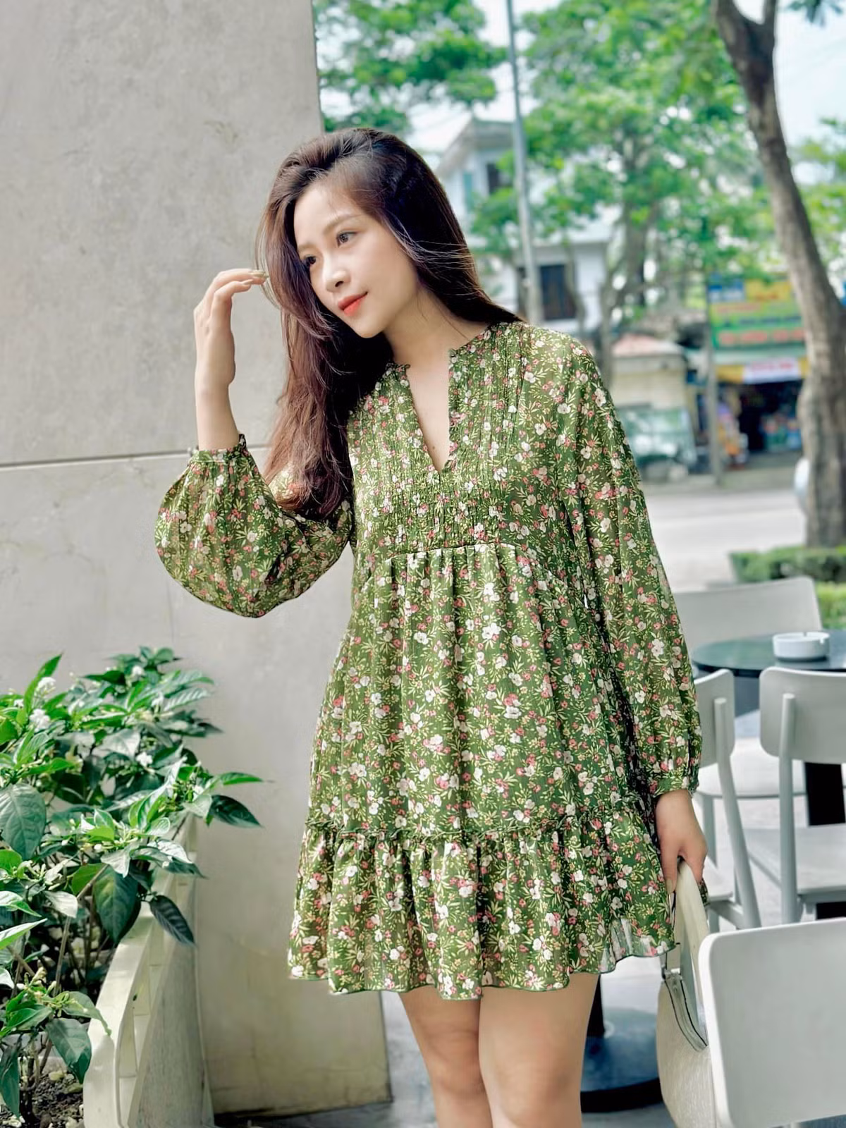 Không chỉ giỏi việc nhà, cách đây không lâu, vợ chồng Văn Đức còn gây bất ngờ khi khai trương khách sạn 5 tầng ở Cửa Lò, Nghệ An. Một bước đi đầy táo bạo và được nhiều đồng đội ở CLB cũng như ĐTQG ủng hộ.