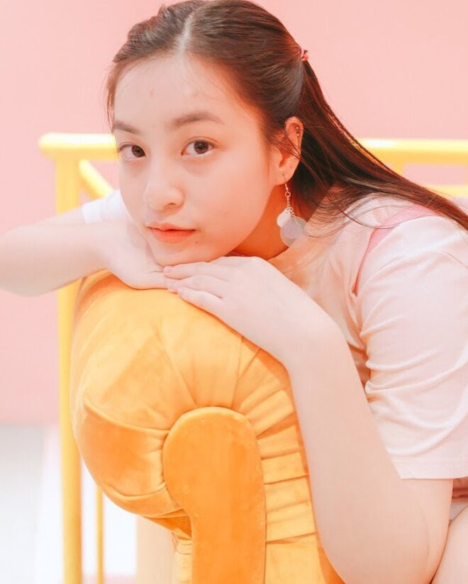 Sau những thành công trong vai diễn đầu tay, thành tích học tập của Thảo Tâm lần lượt được dân tình “đào” lại khiến ai nấy đều ngưỡng mộ. Cô nàng từng là đại diện của Việt Nam tham dự Diễn đàn lãnh đạo trẻ thế giới vào năm 2016. Đặc biệt, cô còn được dân mạng gọi là “hot girl IELTS” khi đạt điểm IELTS 8.5 ngay trong lần thi đầu tiên vào năm 2017.