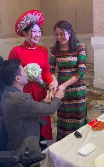 Cô dâu cũng chia sẻ khi được lên xe hoa với người mình yêu cảm xúc vô cùng xúc động và vui sướng. Thậm chí trước ngày hôn lễ diễn ra Thương hồi hộp đến mức không thể ngủ được.