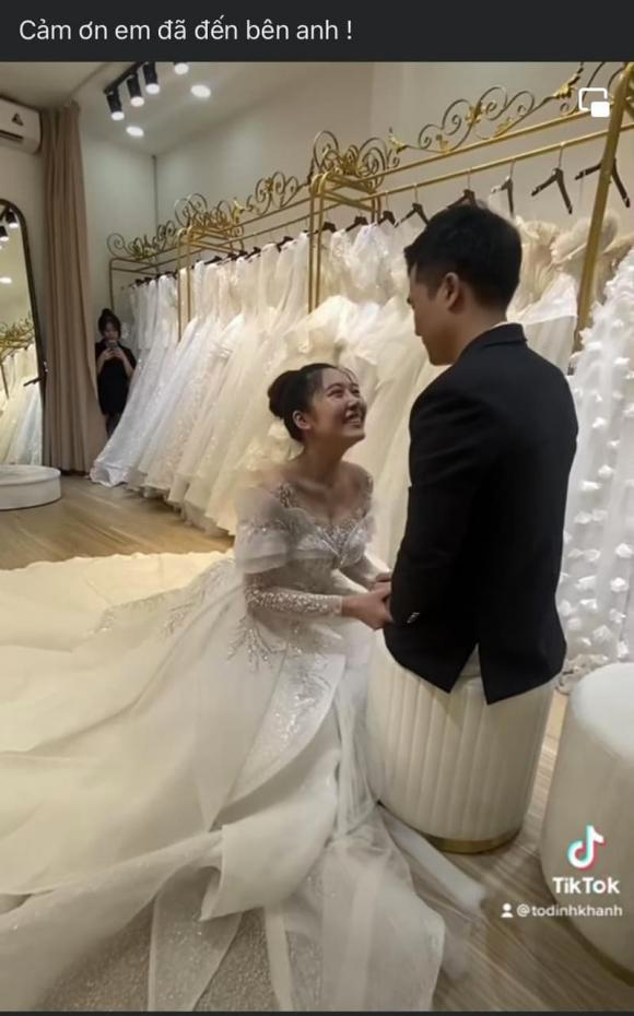 Thông qua đám cưới của mình, cặp đôi Khánh và Thương cũng muốn truyền tải thông điệp: “Đừng có đợi hạnh phúc rồi mới vui vẻ mà cứ sống vui vẻ đi rồi hạnh phúc sẽ tới. Không phải mình sống để đợi hạnh phúc mà mình cứ sống hạnh phúc tự nhiên mình sẽ gặp được những điều tốt đẹp. Chúc mọi người luôn có một tâm thế, nghị lực sống thật tốt, luôn luôn lạc quan, vui vẻ. Từ đó đón nhận những điều tốt đẹp mà cuộc sống mang lại."