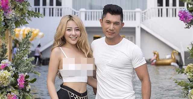 Thậm chí, Ngân 98 còn “lả lơi” và được bạn trai hùa them "yểm trợ".