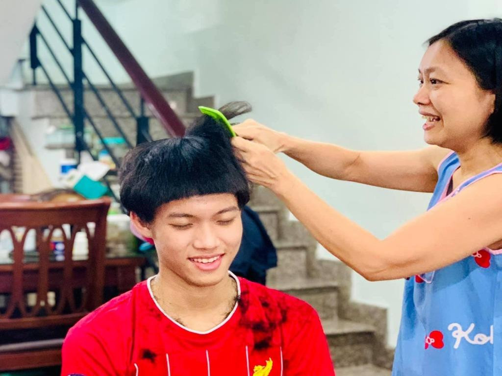 Chuyện tóc tài mùa dịch của hội anh em là vấn đề khá đau đầu bên cạnh việc ăn gì, chơi gì...