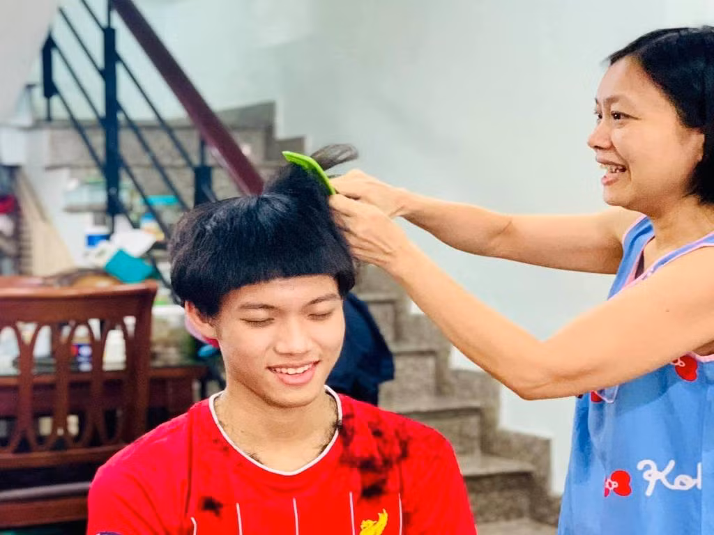 Chuyện tóc tài mùa dịch của hội anh em là vấn đề khá đau đầu bên cạnh việc ăn gì, chơi gì...