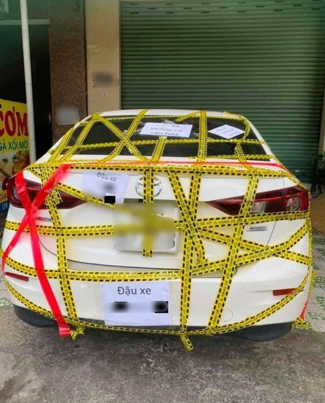 Ngay sau khi đoạn clip tài xế xe tải đỗ xe vô ý thức xuất hiện trên mạng xã hội lập tức nhận được nhiều sự quan tâm của cộng đồng mạng.