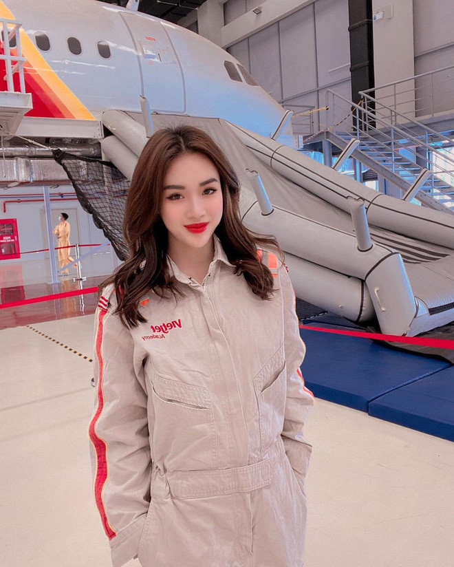 Nói về quan điểm “Làm tiếp viên drama lắm”, Ngọc Mai thừa nhận. Nhưng điều gì cũng có nguyên nhân của nó, ở một môi trường đa phần là các bạn trẻ có ngoại hình, cá tính khác nhau đến từ nhiều thành phố, nhiều quốc gia, lắm drama là không tránh khỏi.