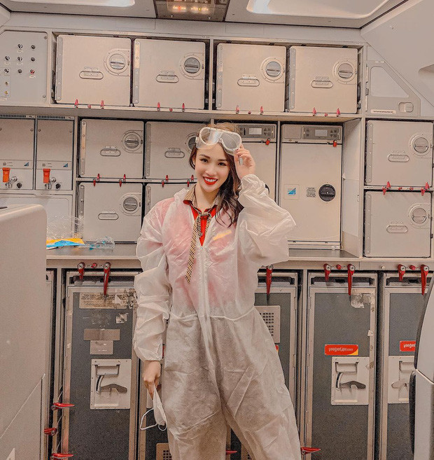 Nói chung, mọi việc đều có mặt tốt mặt xấu của nó. Tiếp viên hàng không lúc nào cũng ăn mặc chỉn chu, trang điểm xinh đẹp, đi làm mà như đi catwalk. Tuy nhiên song hành với nó sẽ là những cám dỗ mà người trong nghề sẽ phải tự giác giữ mình.