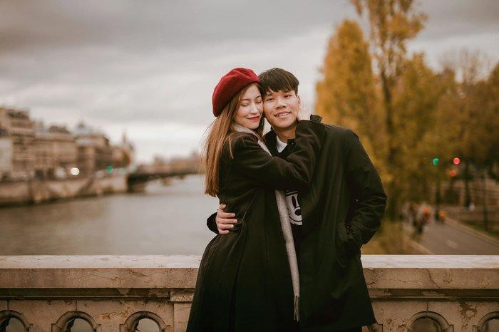 Vóc Đỗ và Văn Dũng đã yêu nhau được 10 năm và hiện cô nàng đang du học ngành Thạc sĩ Quản lý kinh doanh quốc tế tại Đại học Middlesex – thuộc top các trường ĐH hiện đại nhất nước Anh.