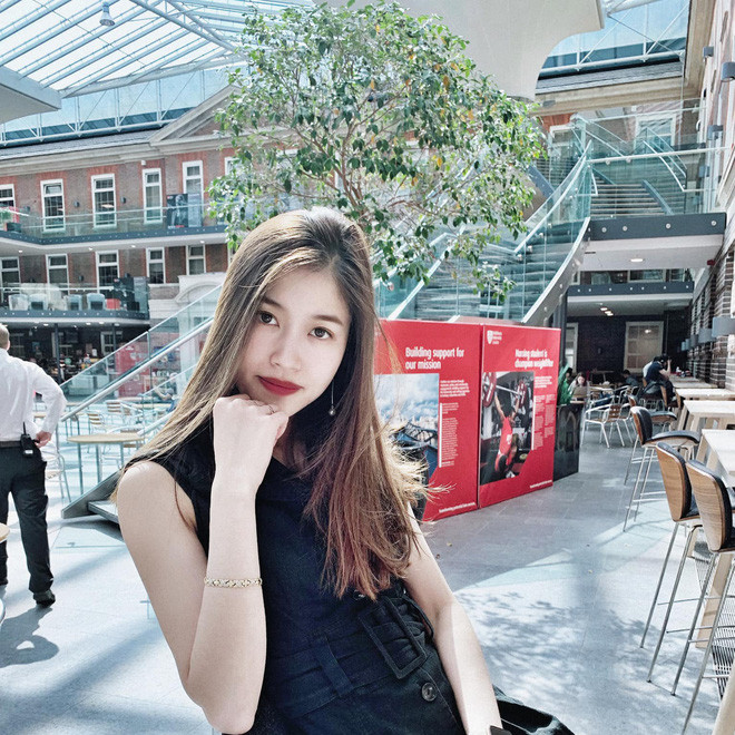 Và đến bây giờ, qua bao năm mọi thứ tôi giữ gìn và vẫn còn rất mới. Tôi vẫn dùng tất cả đồ dùng của mình tới tận khi nó hỏng không thể sửa, không thể sử dụng được nữa thì mới bỏ. Đấy! Đừng ai hỏi nữa". Vóc Đỗ chia sẻ thêm.