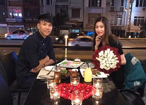 Theo ước tính, nàng WAGs xinh đẹp của bóng đá Việt Nam phải chi khoảng 500 triệu đồng cho những món quà tặng bạn bè, người thân.