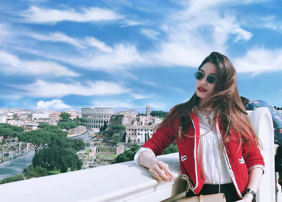 Vóc Đỗ được dân tình biết đến sau màn "gây chiến" với Văn Thanh để bênh vực bạn trai là Văn Dũng – hậu vệ trái của CLB Hà Nội