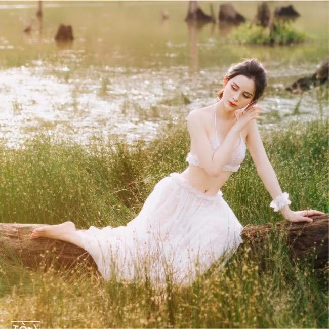 Những hình ảnh mới của hot girl chuyển giới Tường Vi luôn khiến cộng đồng mạng xuýt xoa bởi đường cong bóng bỏng cùng thần thái cuốn hút.