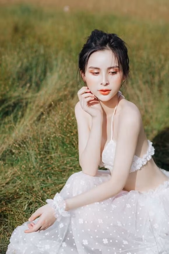 Đặc biệt, nhan sắc ngọt ngào của hot girl chuyển giới Tường Vi là vũ khí đốn tim người nhìn.