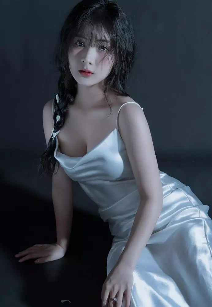 Theo đó, rất nhiều tài khoản chia sẻ thông tin, nghi Quỳnh Alee lộ clip nóng dài 3 phút.