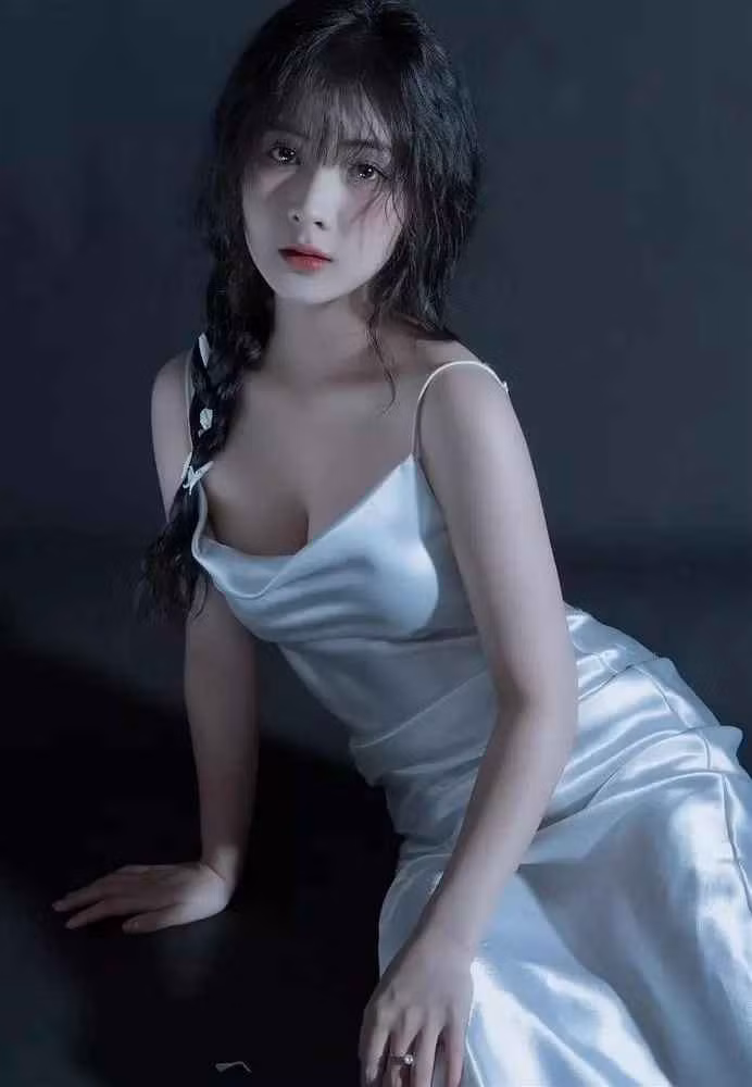 Theo đó, rất nhiều tài khoản chia sẻ thông tin, nghi Quỳnh Alee lộ clip nóng dài 3 phút.