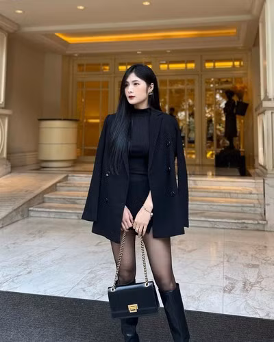 Bên cạnh tính tình thẳng thắn, hài hước, Quỳnh Alee còn gây chú ý bởi gương mặt xinh đẹp, ngoại hình quyến rũ.