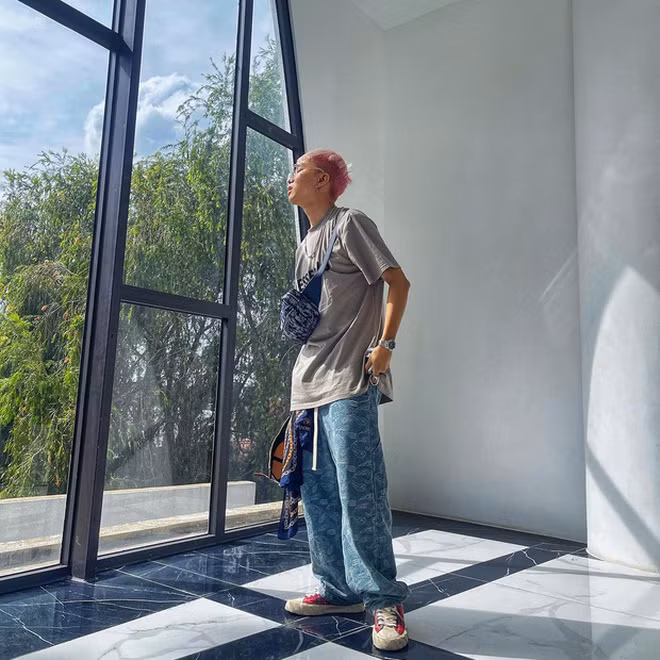 Huỳnh Anh từng cố tình để lộ chuyện hẹn hò với R.Tee, đặc biệt trong thời gian gần đây.