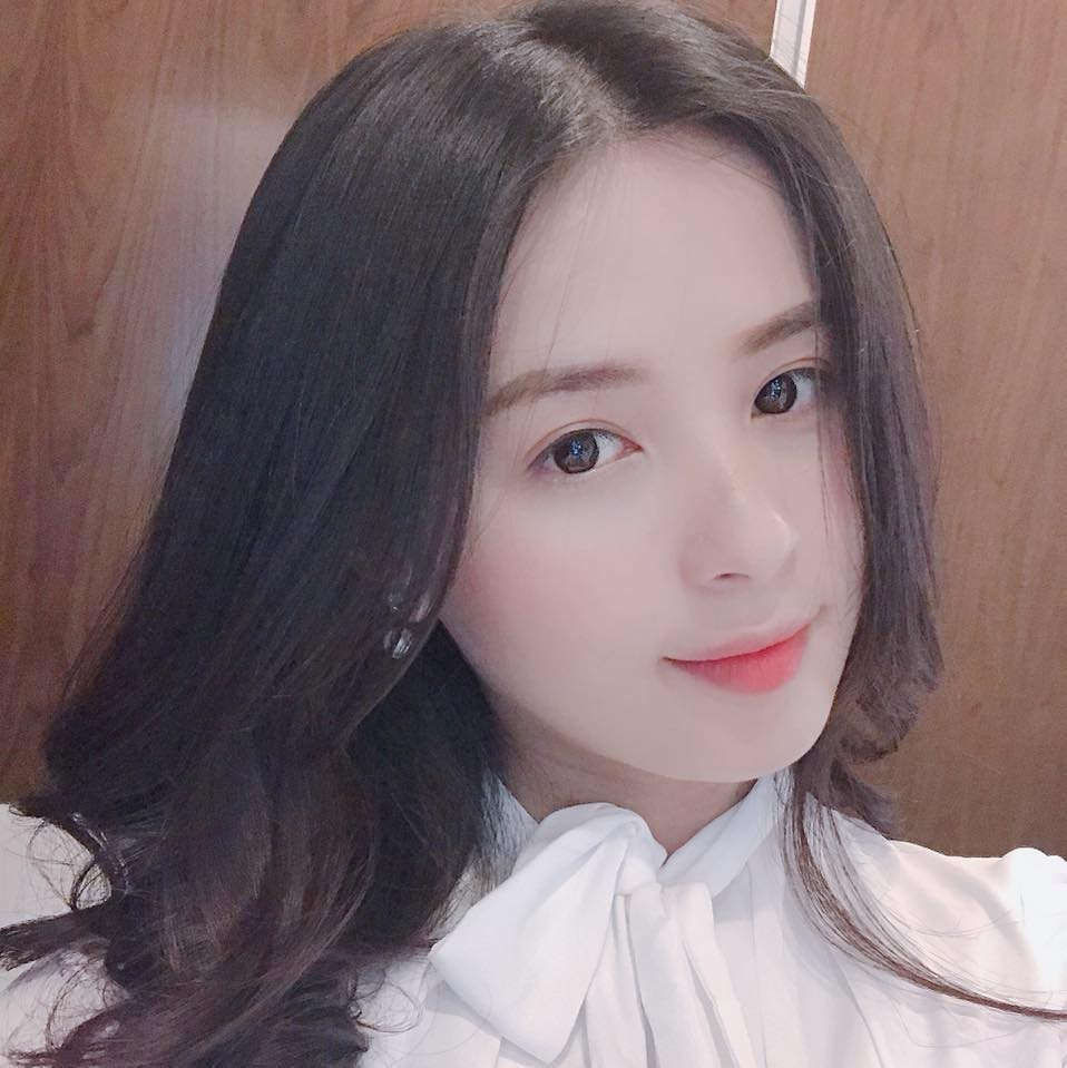 Thảo Nari tâm sự, cô vốn là một cô gái đơn giản, luôn mong có một tổ ấm hạnh phúc bình thường, giản dị. Tìm thấy người đàn ông hết mực yêu thương, hiểu cho công việc và tính cách của mình nên cô sẵn sàng "theo chồng về dinh".