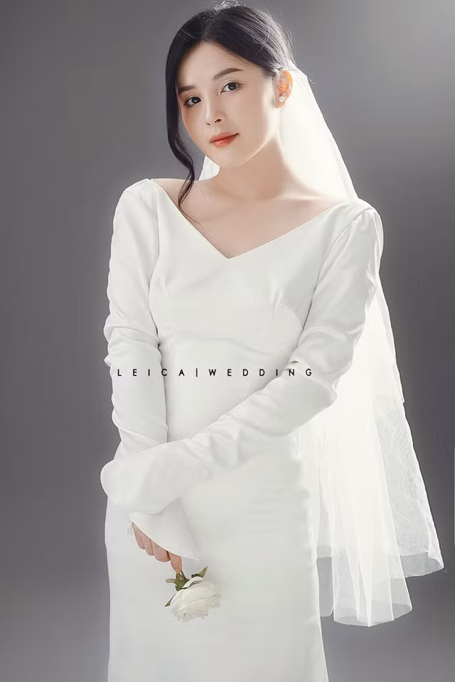 Mới đây, trên Facebook cá nhân, hot girl Thảo Nari bất ngờ đăng một bức ảnh cưới kèm theo dòng chia sẻ khiến nhiều người bất ngờ.