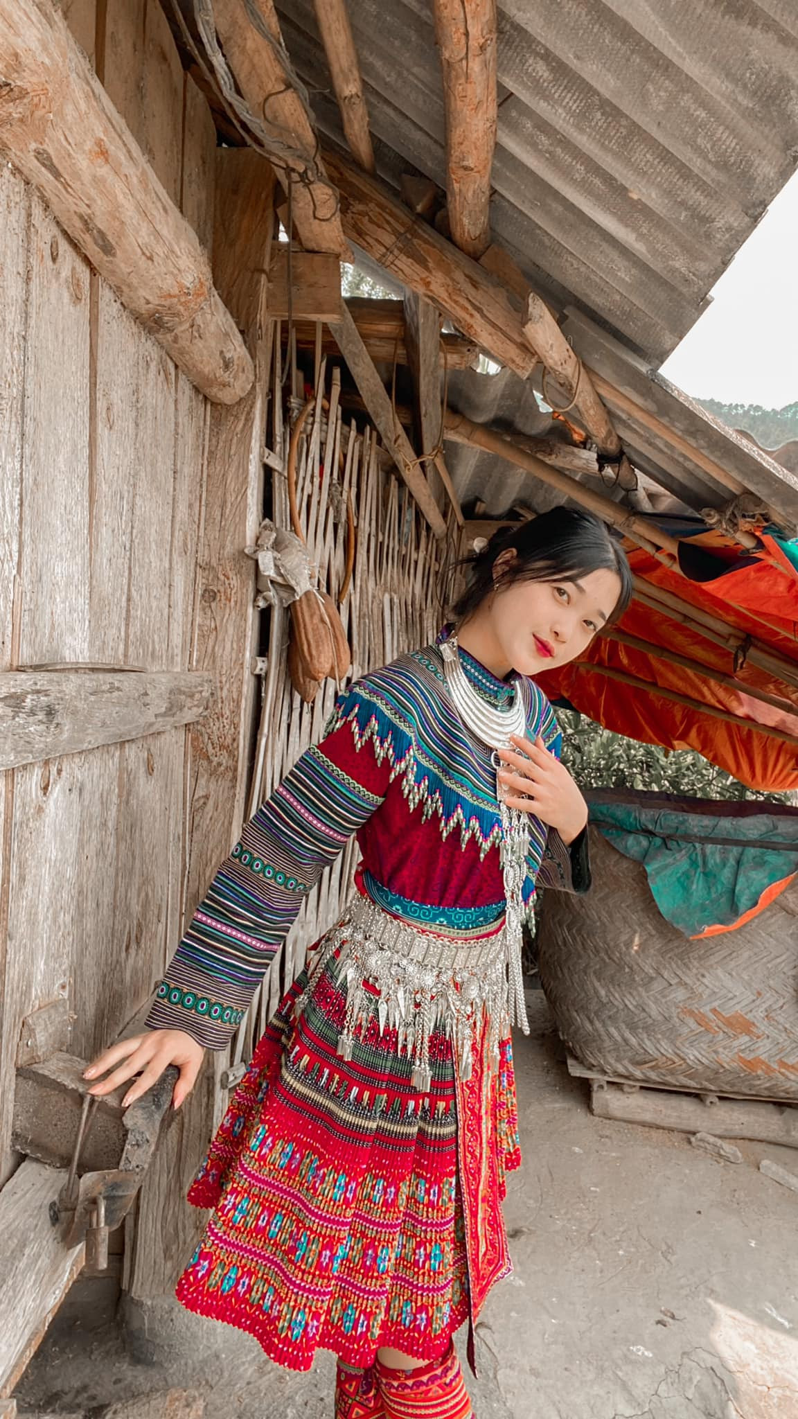 Theo đó, trong đoạn clip quảng bá về du lịch Tây Bắc ống kính đã quay cận cảnh cô gái dân tộc xinh đẹp và ngay lập tức thu hút sự chú ý của dân mạng.