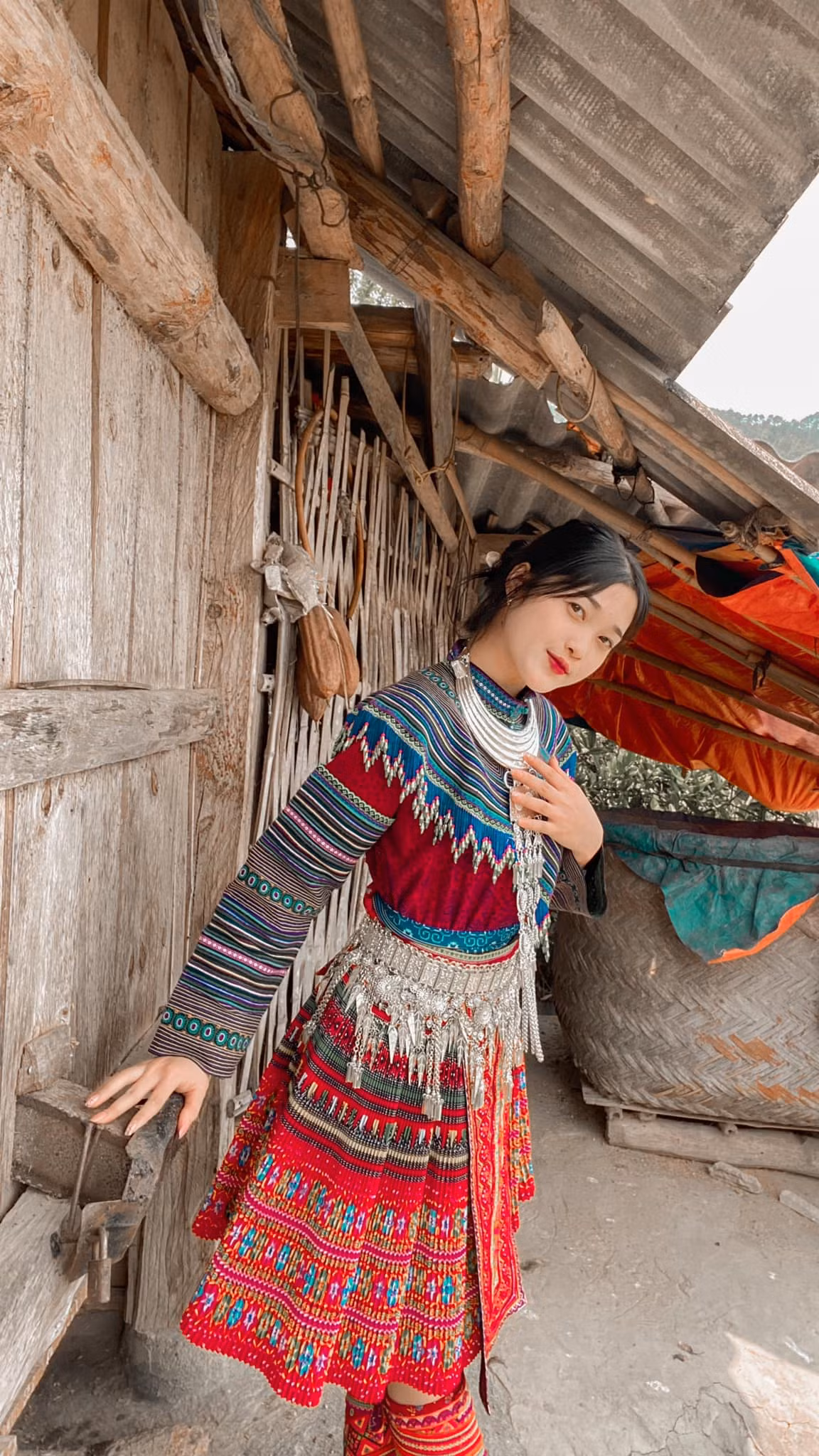 Theo đó, trong đoạn clip quảng bá về du lịch Tây Bắc ống kính đã quay cận cảnh cô gái dân tộc xinh đẹp và ngay lập tức thu hút sự chú ý của dân mạng.