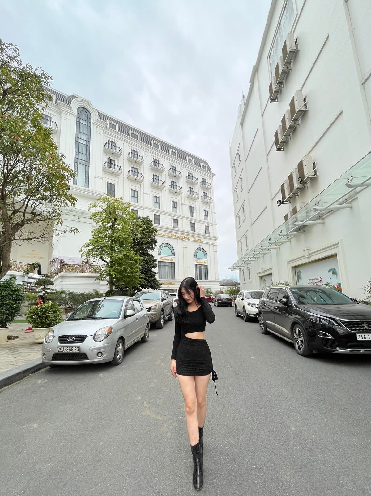 Hiện tại, Giàng Thị Váng cũng là TikToker khá nổi tiếng, cô thường xuyên đăng tải những clip nhảy nhót trong trang phục truyền thống của dân tộc mình.