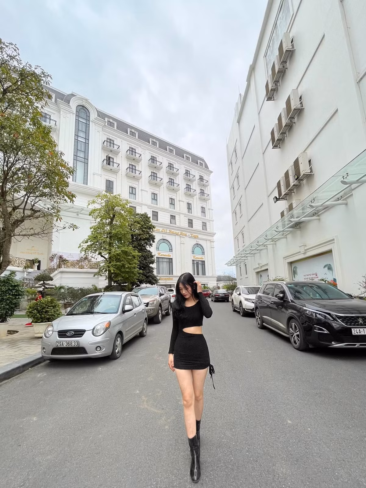 Hiện tại, Giàng Thị Váng cũng là TikToker khá nổi tiếng, cô thường xuyên đăng tải những clip nhảy nhót trong trang phục truyền thống của dân tộc mình.