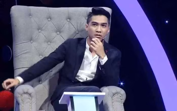 Theo đó suốt gần một kỷ trở lại đây, PewPew được biết đến là một streamer có tiếng trong giới game thủ, là "đàn anh" của nhiều streamer.