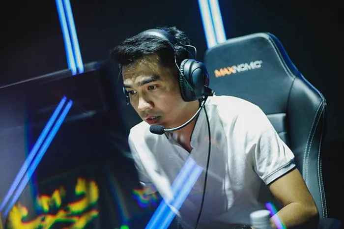 Trước khi bước chân vào con đường streamer, PewPew là một chàng trai đa tài khi từng là một du học sinh chuyên ngành Kế toán ở Úc với tương lai rộng mở.