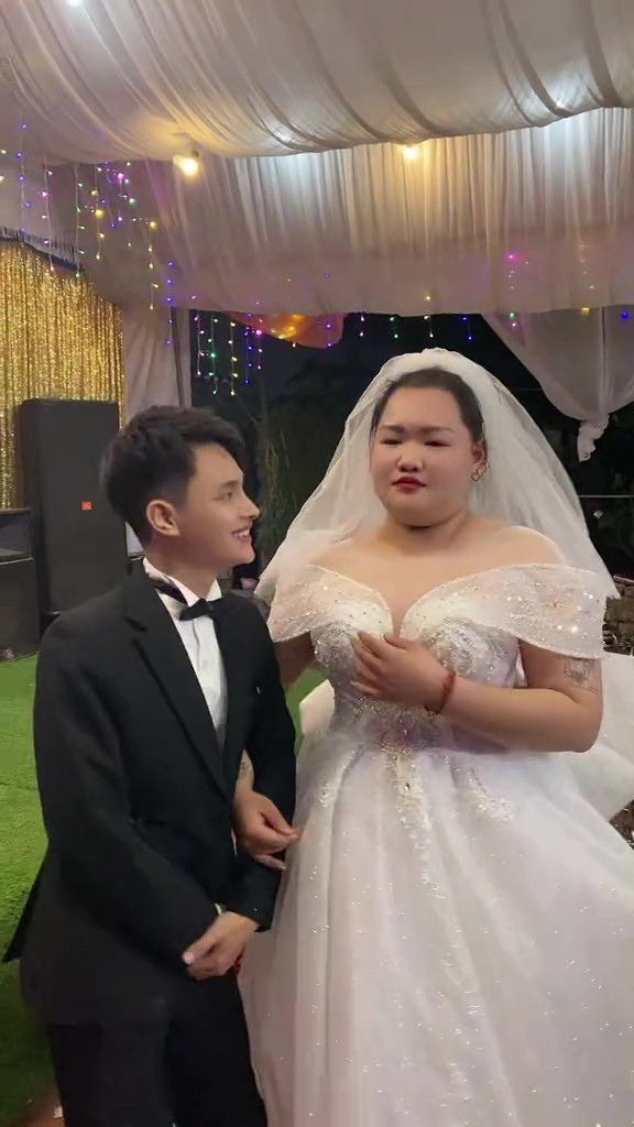 Mới đây cặp đôi Hải Vót và Kim Liên đã đăng tải một loạt video đám cưới gây được sự chú ý của nhiều người.