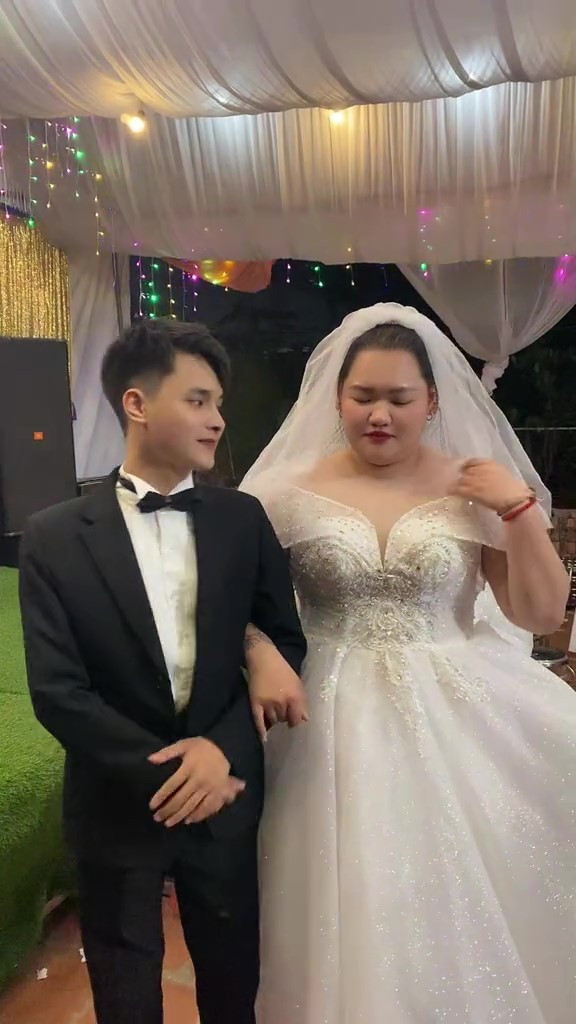 Nhan sắc "cô dâu" Kim Liên trong hôn lễ cùng Hải Vót gây chú ý Nhan sac