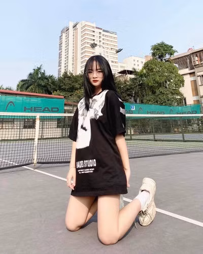 Ngoài nổi tiếng trên TikTok, Gấm Kami còn nhanh chóng thu hút lượng người theo dõi khổng lồ nhờ tài năng chơi bi-a "siêu đỉnh", cũng từ đây mà cư dân mạng gọi cô là "thánh nữ bi-a".