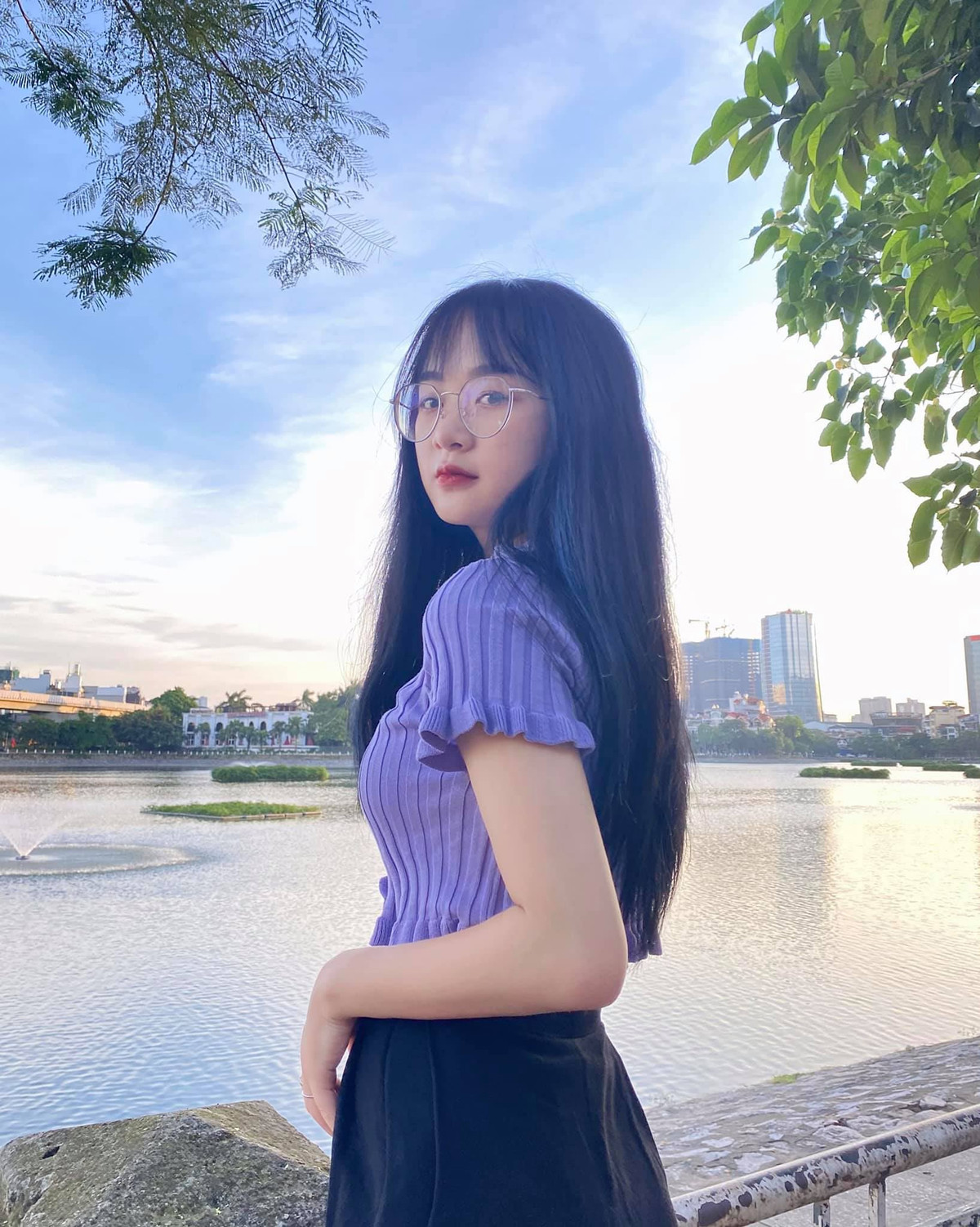 Ngay sau khi những thông tin được đăng tải, dù chưa rõ thực hư ra sao nhưng việc hot TikToker Gấm Kami nghi bị lộ clip nhạy cảm đã nhanh chóng được lan truyền với tốc độ chóng mặt, dấy lên 1 làn sóng "xin link" tại vô số các hội nhóm kín.