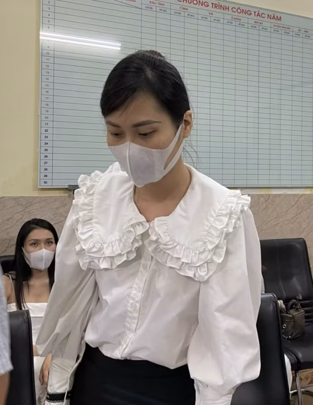 Quá trình làm việc, Giang quen biết một số cô gái làm công việc môi giới, tiếp khách. Thấy công việc nhàn mà có tiền nên Giang đã móc nói với gái bán dâm chuyên nghiệp dùng vỏ bọc là sinh viên các trường đại học và ở các cuộc thi để môi giới mua, bán dâm.