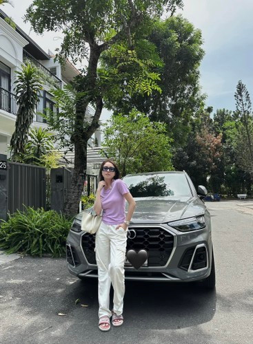 Trước những ý kiến quan tâm của dân mạng, người đẹp xứ Thanh sau đó lên tiếng phủ nhận. Cô tiết lộ đây là hôn lễ của chị gái mình.