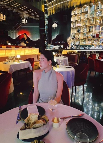 Trâm Anh đặc biệt yêu thích những thiết kế tôn vòng 1 như áo cúp ngực.