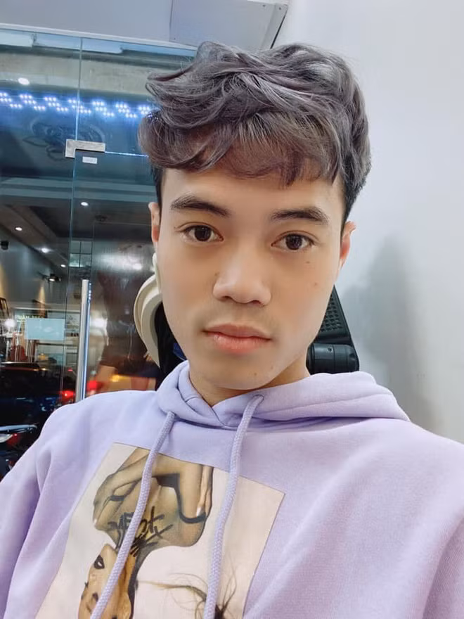 Nhìn vào kho đồ hiệu của tiền đạo HAGL, nhiều người phải lác mắt khi có hàng loạt những món đồ giá trị của nó tới hơn 100 triệu.