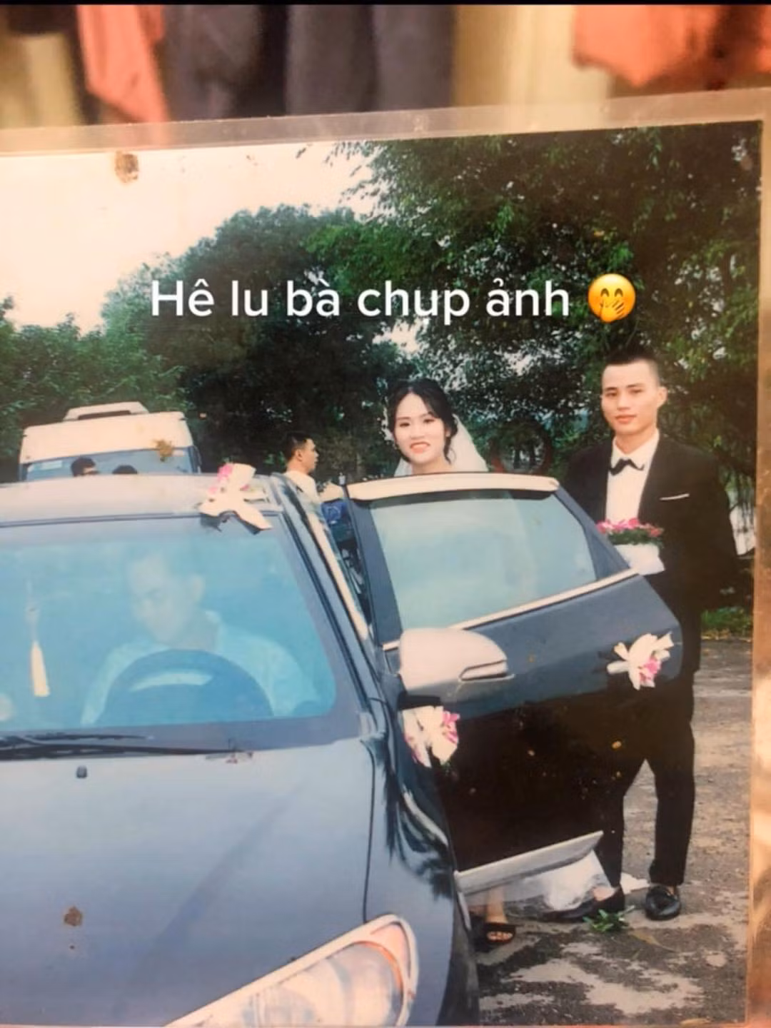 Trong ngày cưới, bất cứ cô dâu và chú rể nào cũng muốn lung linh nhất nhưng khi chọn sai thợ ảnh thì đó thực sự là một thảm họa.