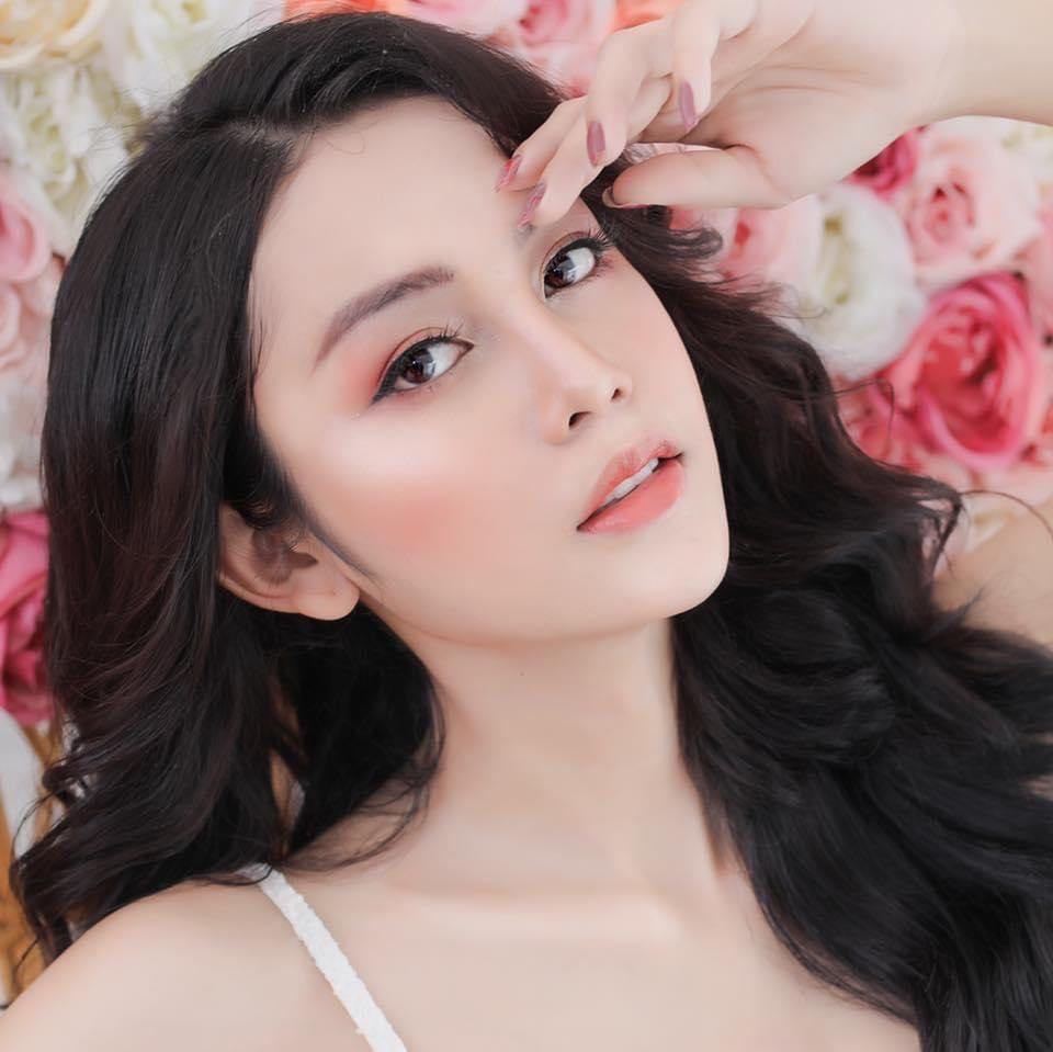 Cũng vì đẹp không chỗ chê mà Lương Mỹ Kỳ từng dính vào nghi vấn việc lạm dụng phần mềm chỉnh ảnh quá đà.