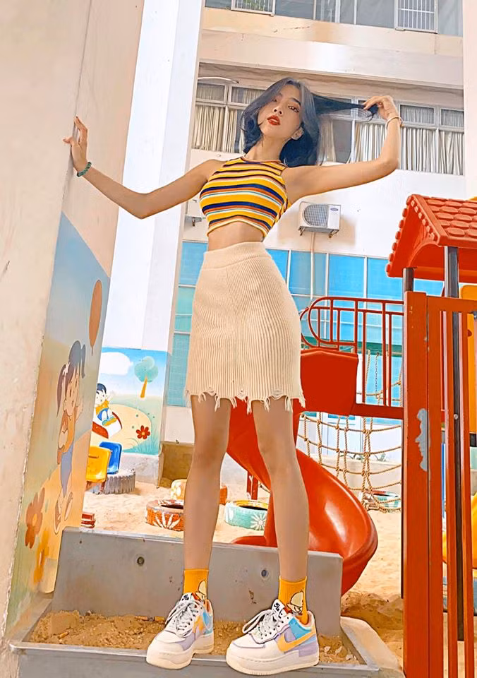 Những bức ảnh trên trang cá nhân của Phương Ngân nhận không ít lời khen của CĐM. Nhiều người cũng cho rằng cô bạn nên tham gia vào nghệ thuật nhờ thân hình trời cho.