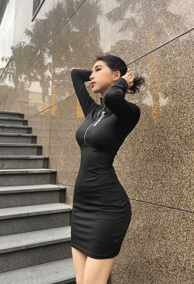 Vòng eo siêu thực là một lợi thế giúp Phương Ngân có thể tiến xa hơn trên con đường nghệ thuật.