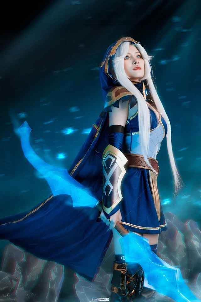 Trên trang cá nhân, Tạ Vy cũng là một dân ghiền cosplay chính hiệu.